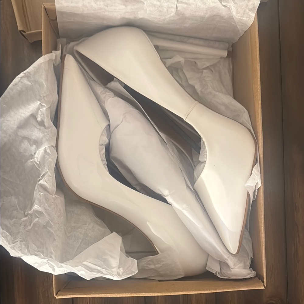 Steve Madden Tan and White Heels Stylish Footwear